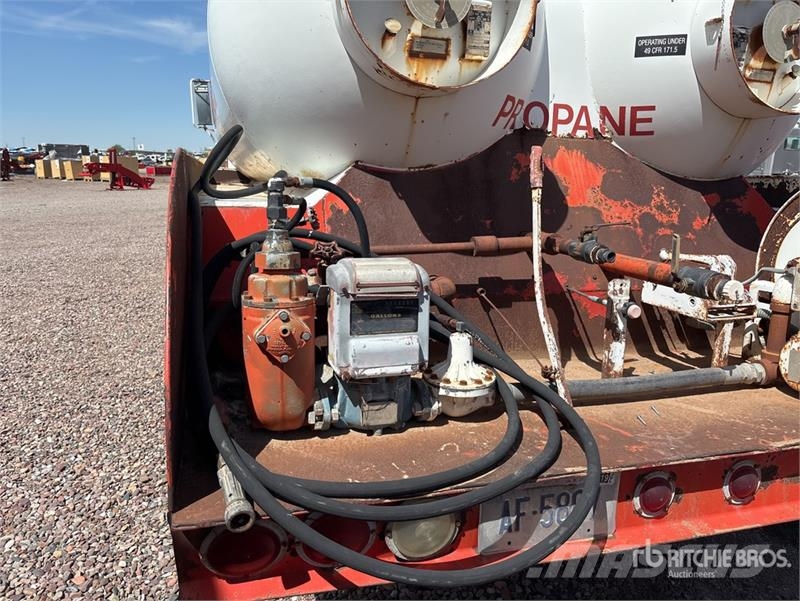 GMC C7500 4x2 Propane Delivery Truck (Inoperable) Andere Fahrzeuge