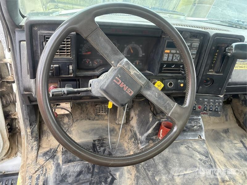 GMC C7500 4x2 Service Truck مركبات الأغراض العامة