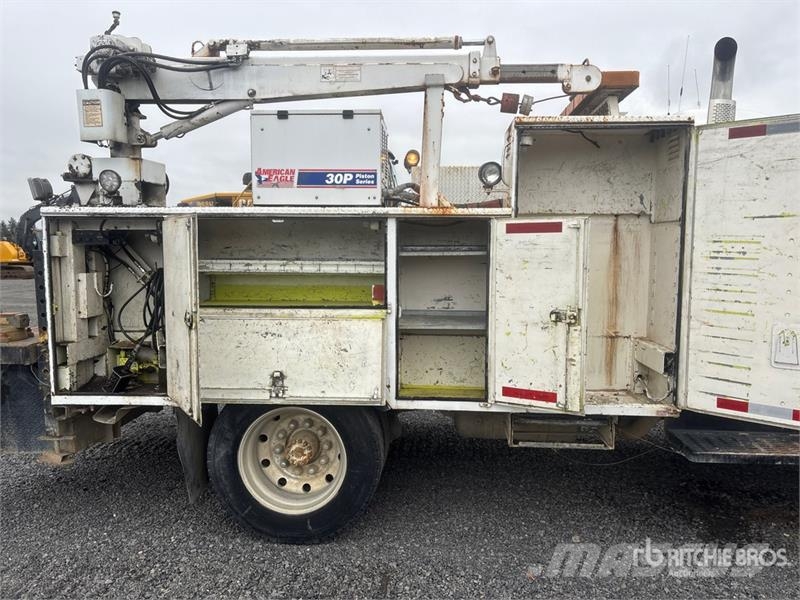 GMC C7500 4x2 Service Truck مركبات الأغراض العامة