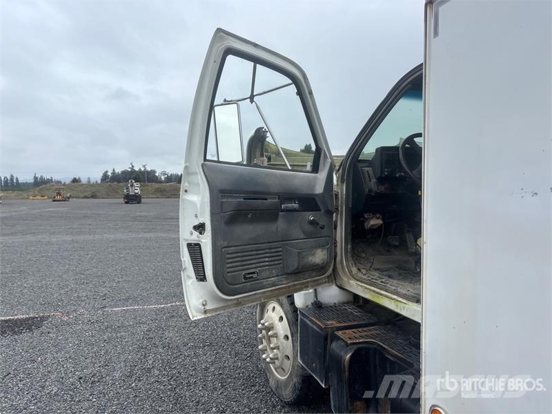 GMC C7500 4x2 Service Truck مركبات الأغراض العامة