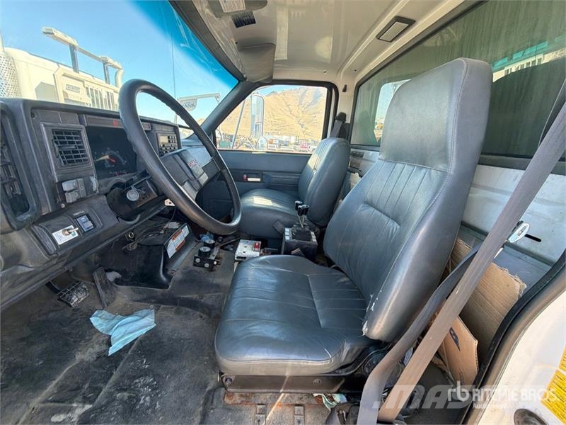 GMC C8500 4x2 Spreader Truck مركبات الأغراض العامة