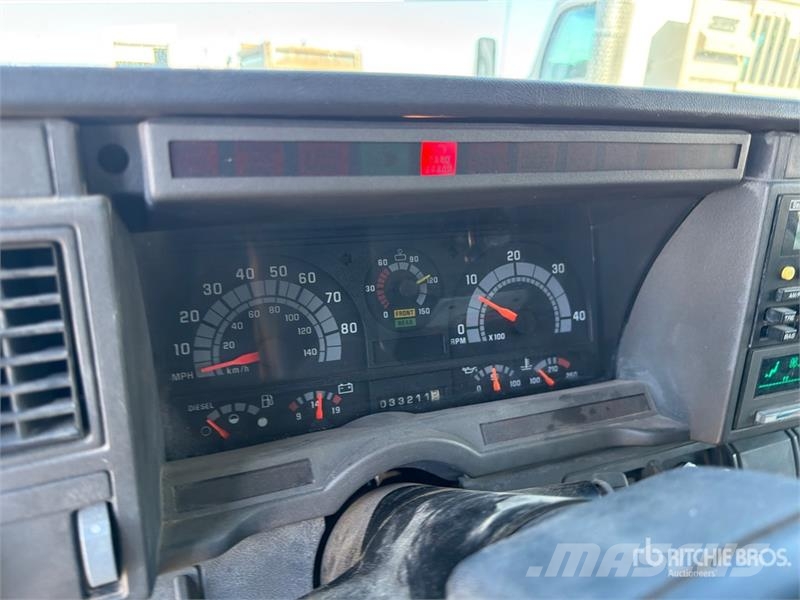 GMC C8500 4x2 Spreader Truck مركبات الأغراض العامة