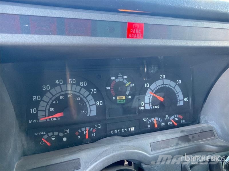 GMC C8500 4x2 Spreader Truck مركبات الأغراض العامة