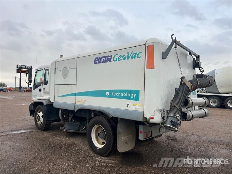 GMC GeoVac on GMC C7500 Sweeper Truck Polovni kamioni za čišćenje