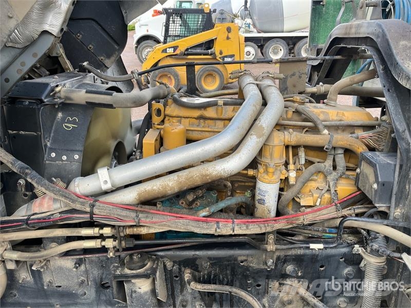 GMC GeoVac on GMC C7500 Sweeper Truck Polovni kamioni za čišćenje