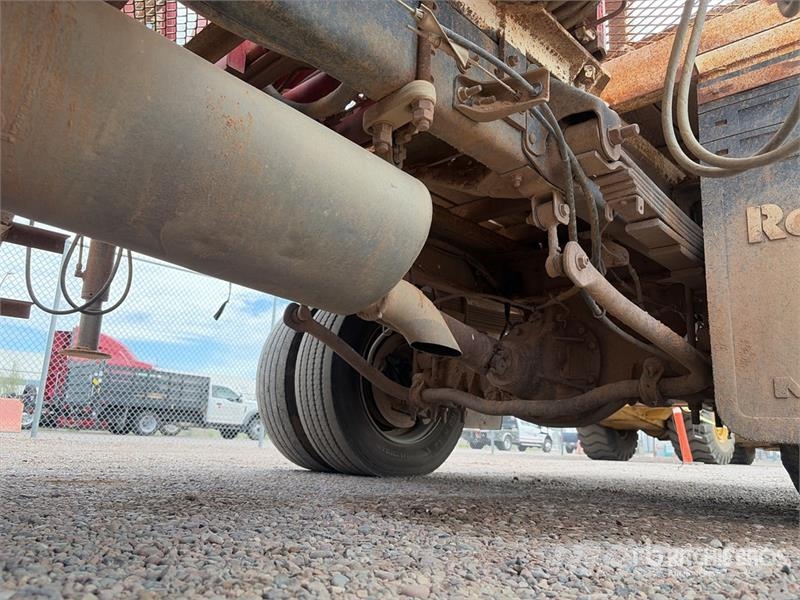 GMC Knuckle Boom on GMC C5500 4x4 Boom Truck Vlakke laadvloer met kraan