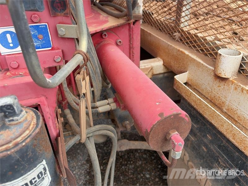 GMC Knuckle Boom on GMC C5500 4x4 Boom Truck Vlakke laadvloer met kraan