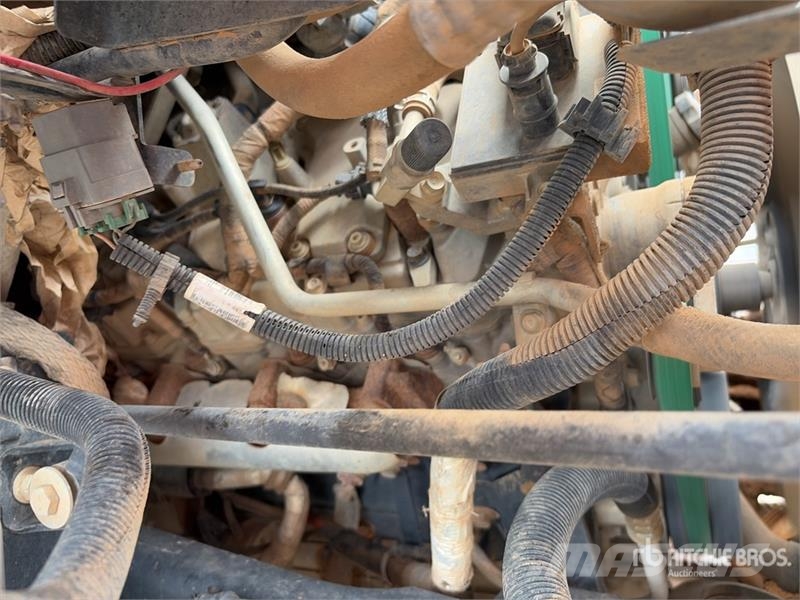 GMC Knuckle Boom on GMC C5500 4x4 Boom Truck Vlakke laadvloer met kraan