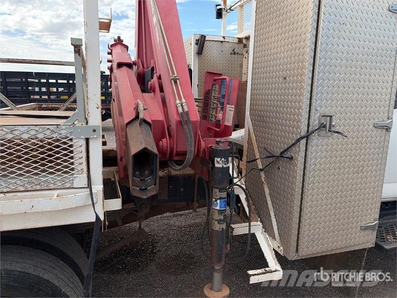 GMC Knuckle Boom on GMC C5500 4x4 Boom Truck Vlakke laadvloer met kraan