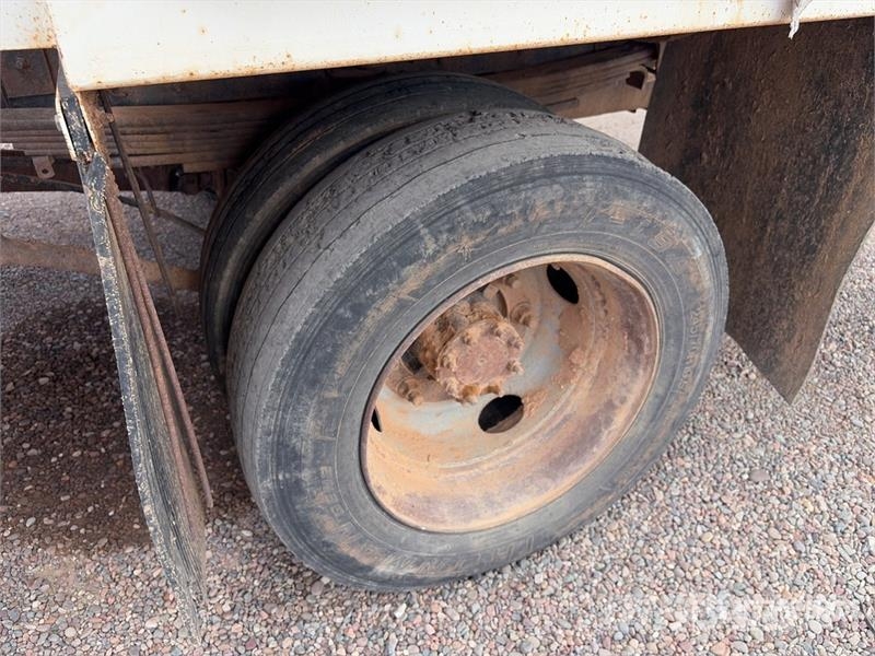 GMC Knuckle Boom on GMC C5500 4x4 Boom Truck Vlakke laadvloer met kraan