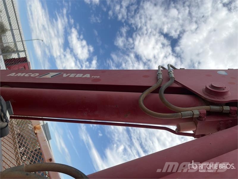 GMC Knuckle Boom on GMC C5500 4x4 Boom Truck Vlakke laadvloer met kraan