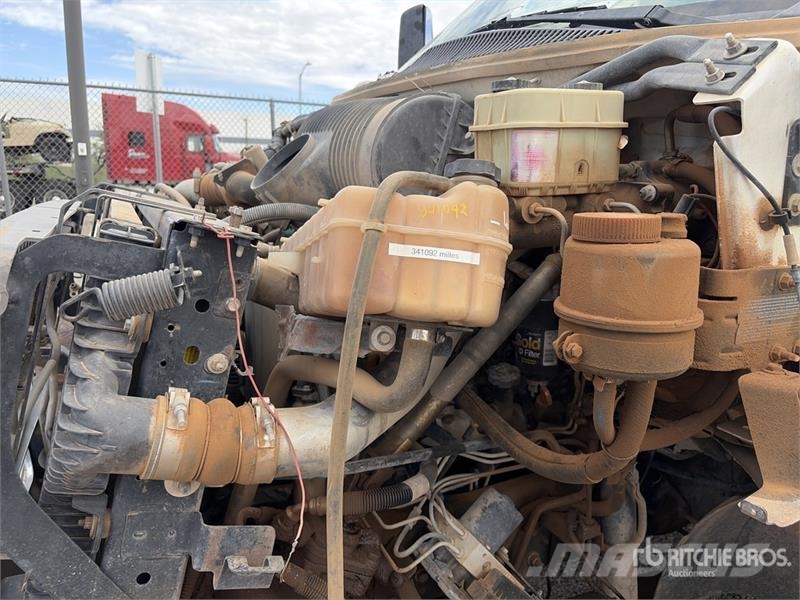 GMC Knuckle Boom on GMC C5500 4x4 Boom Truck Vlakke laadvloer met kraan