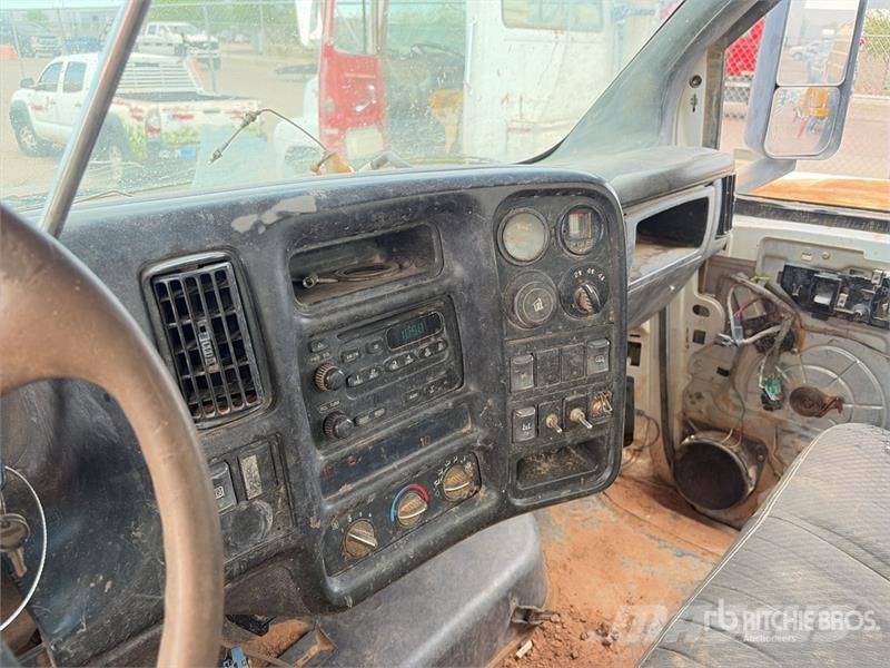 GMC Knuckle Boom on GMC C5500 4x4 Boom Truck Vlakke laadvloer met kraan