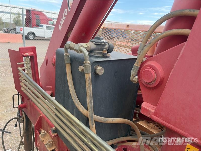 GMC Knuckle Boom on GMC C5500 4x4 Boom Truck Vlakke laadvloer met kraan