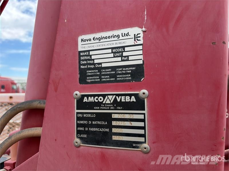 GMC Knuckle Boom on GMC C5500 4x4 Boom Truck Vlakke laadvloer met kraan