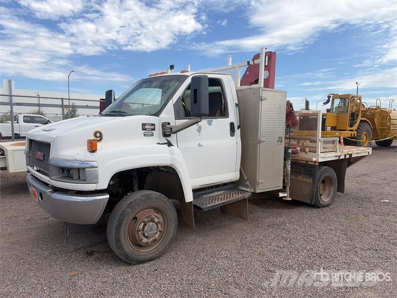 GMC Knuckle Boom on GMC C5500 4x4 Boom Truck Vlakke laadvloer met kraan