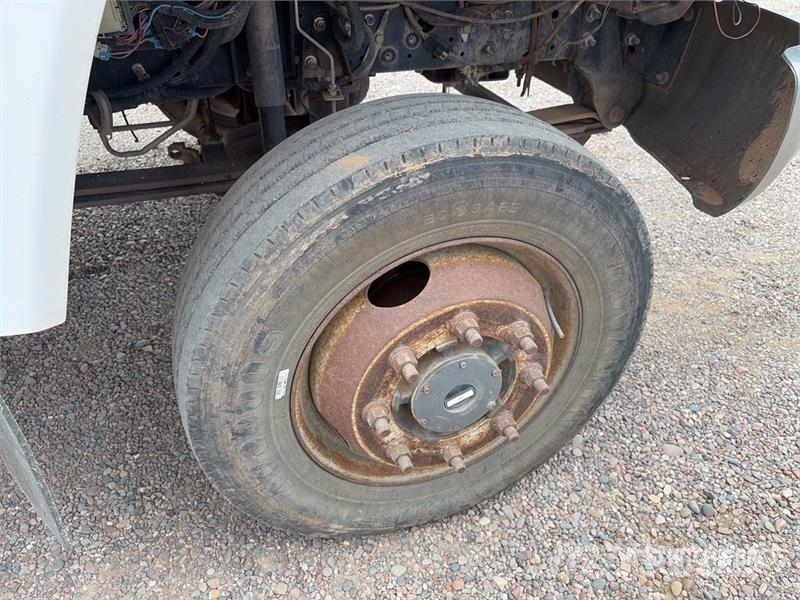 GMC Knuckle Boom on GMC C5500 4x4 Boom Truck Vlakke laadvloer met kraan