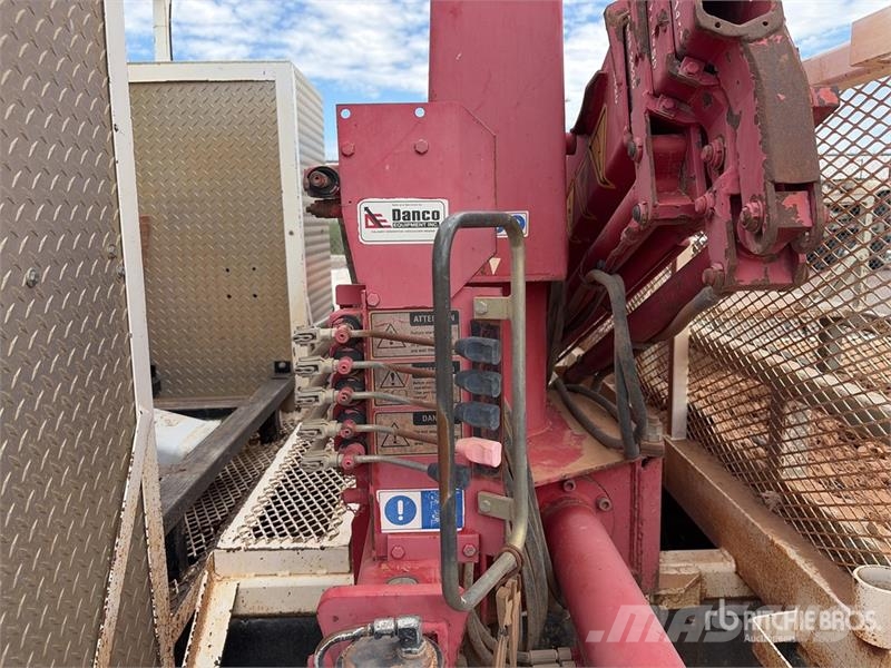 GMC Knuckle Boom on GMC C5500 4x4 Boom Truck Vlakke laadvloer met kraan