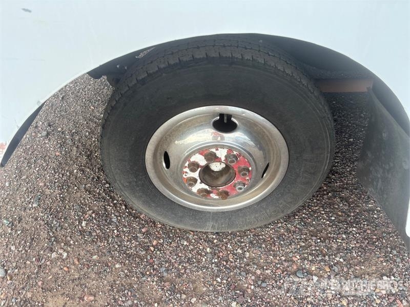 GMC P3500 4x2 Step Van (Inoperable) Skříňová nástavba