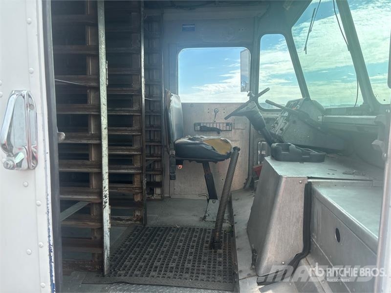 GMC P3500 4x2 Step Van (Inoperable) Skříňová nástavba