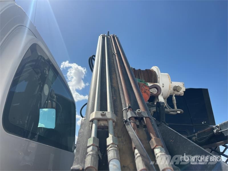 GMC PM 6 6720 lb Knuckle Boom on GMC C7500 4x2 Boom T Automobiliniai kranai