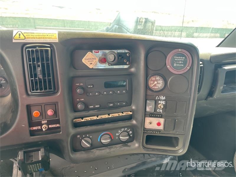 GMC PM 6 6720 lb Knuckle Boom on GMC C7500 4x2 Boom T Automobiliniai kranai
