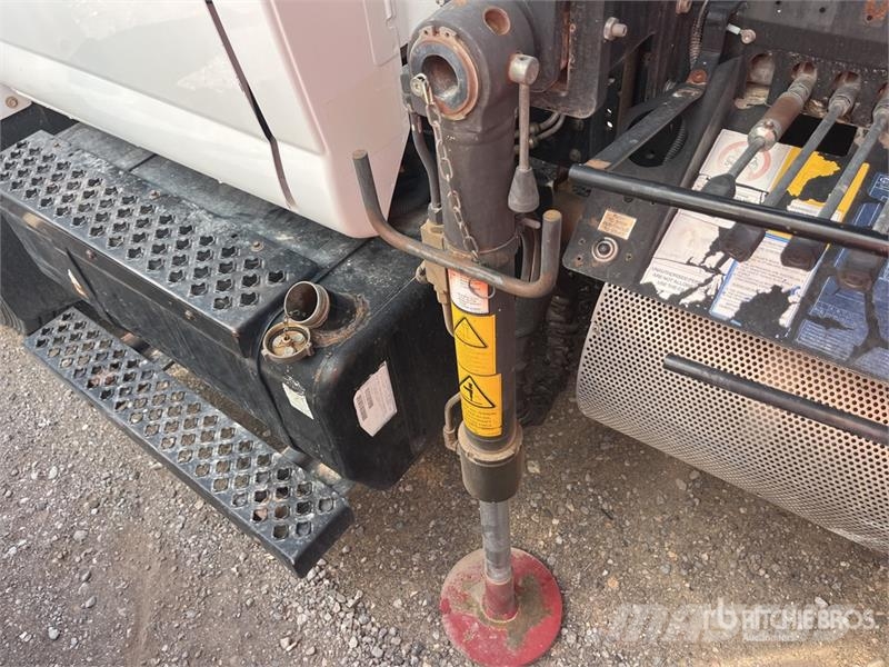GMC PM 6 6720 lb Knuckle Boom on GMC C7500 4x2 Boom T Automobiliniai kranai