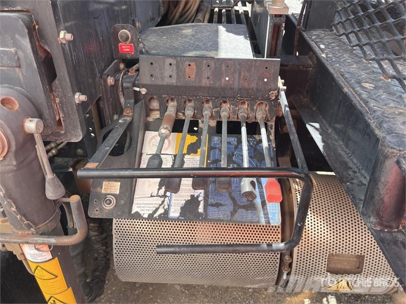 GMC PM 6 6720 lb Knuckle Boom on GMC C7500 4x2 Boom T Automobiliniai kranai