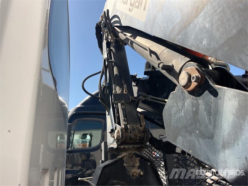 GMC PM 6 6720 lb Knuckle Boom on GMC C7500 4x2 Boom T Automobiliniai kranai