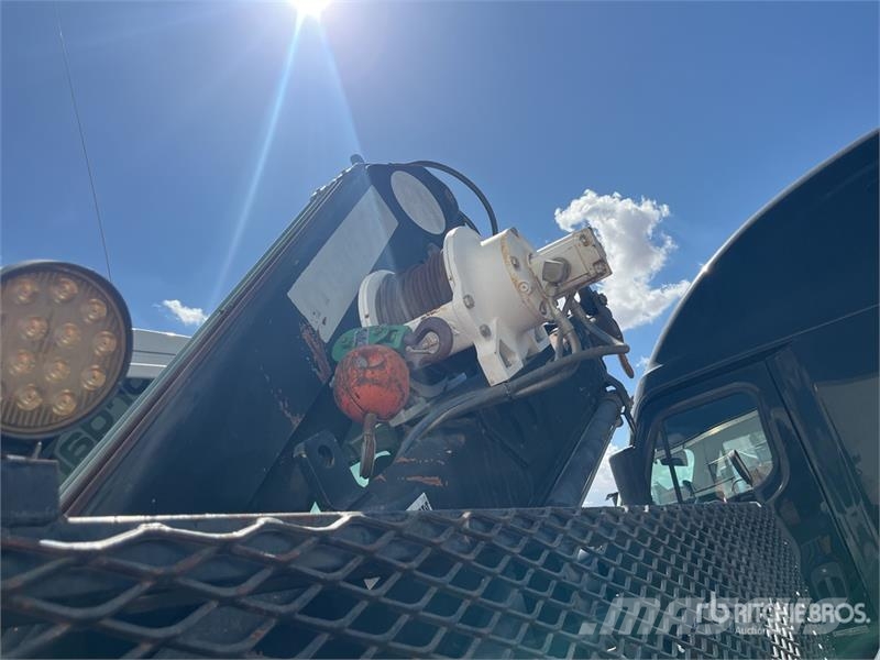 GMC PM 6 6720 lb Knuckle Boom on GMC C7500 4x2 Boom T Automobiliniai kranai