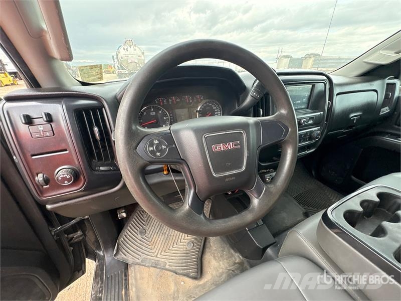 GMC Sierra 2500HD Iné
