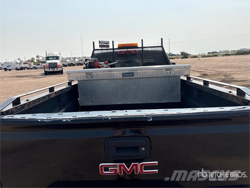 GMC Sierra 2500HD Iné