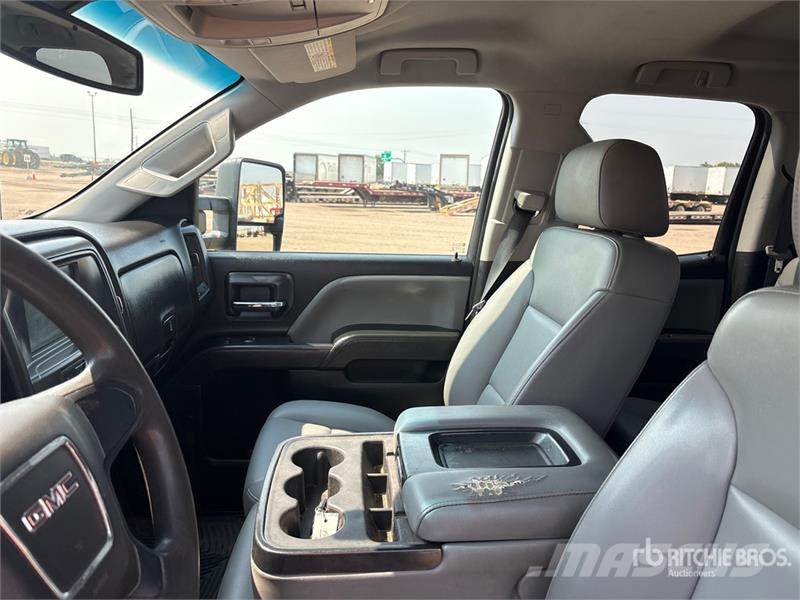 GMC Sierra 2500HD Iné