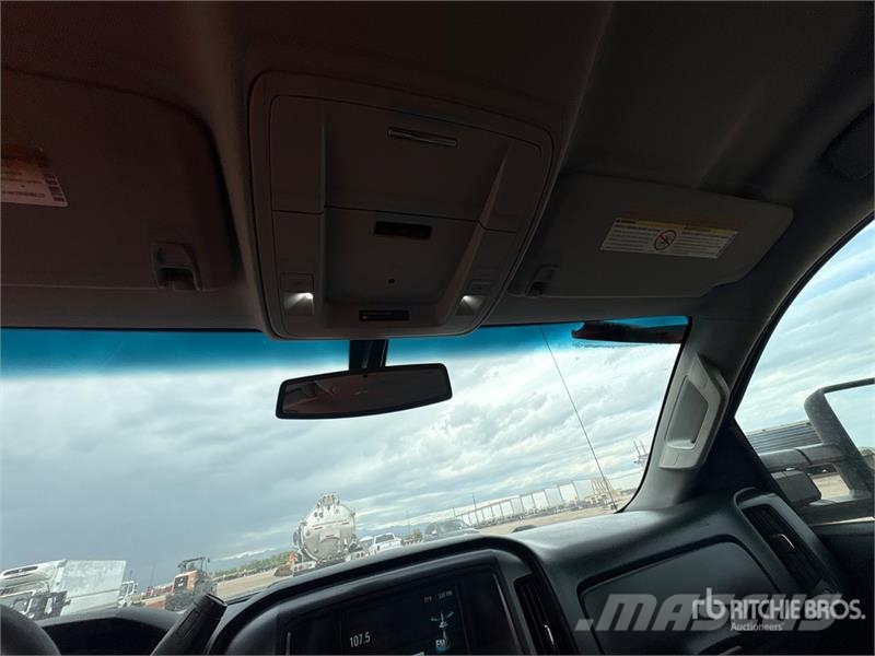 GMC Sierra 2500HD Iné