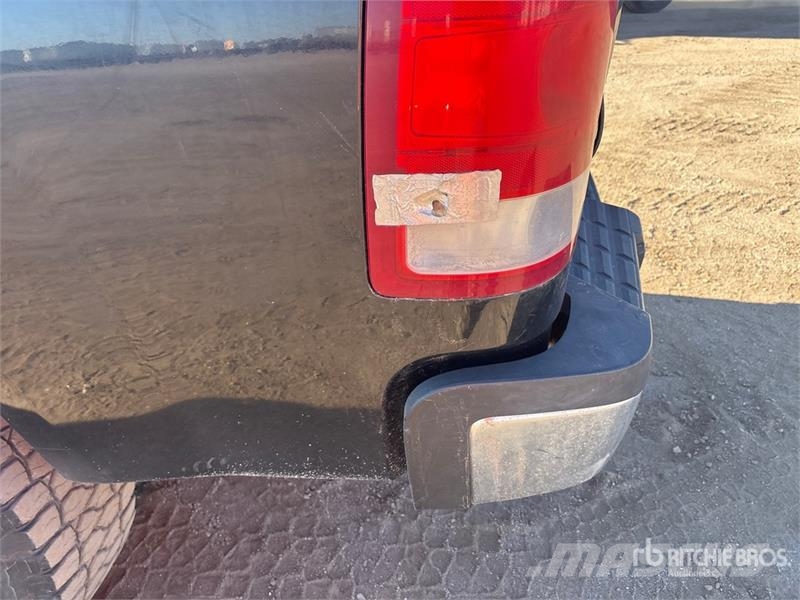 GMC Sierra 2500HD 기타