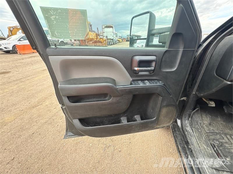 GMC Sierra 2500HD Iné
