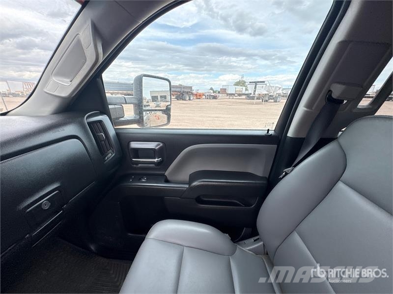 GMC Sierra 2500HD Iné