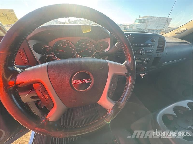 GMC Sierra 2500HD 기타