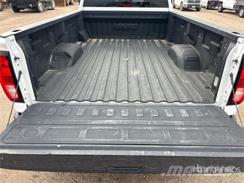 GMC Sierra 2500HD Other