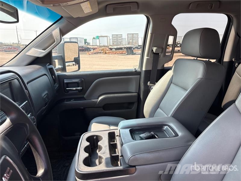 GMC Sierra 2500HD Iné