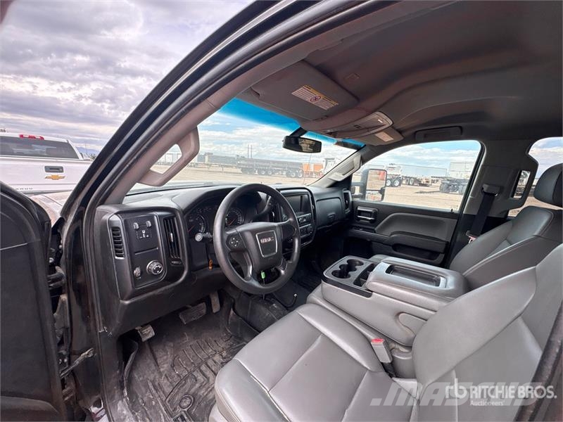 GMC Sierra 2500HD Iné