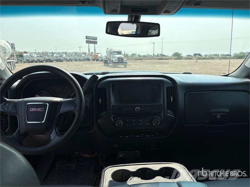 GMC Sierra 2500HD Iné