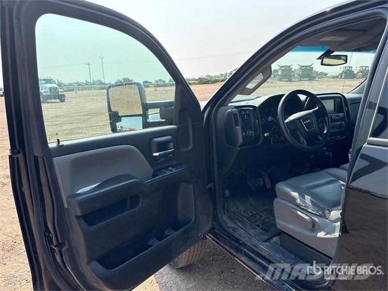 GMC Sierra 2500HD Iné