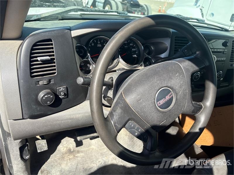 GMC Sierra 2500HD 4x2 Utility Truck 皮卡车