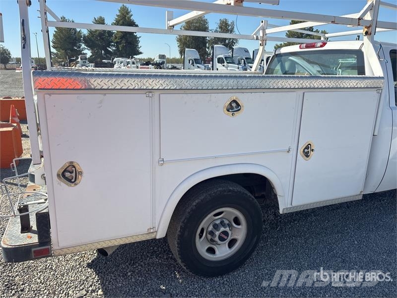 GMC Sierra 2500HD 4x2 Utility Truck Prekucniki