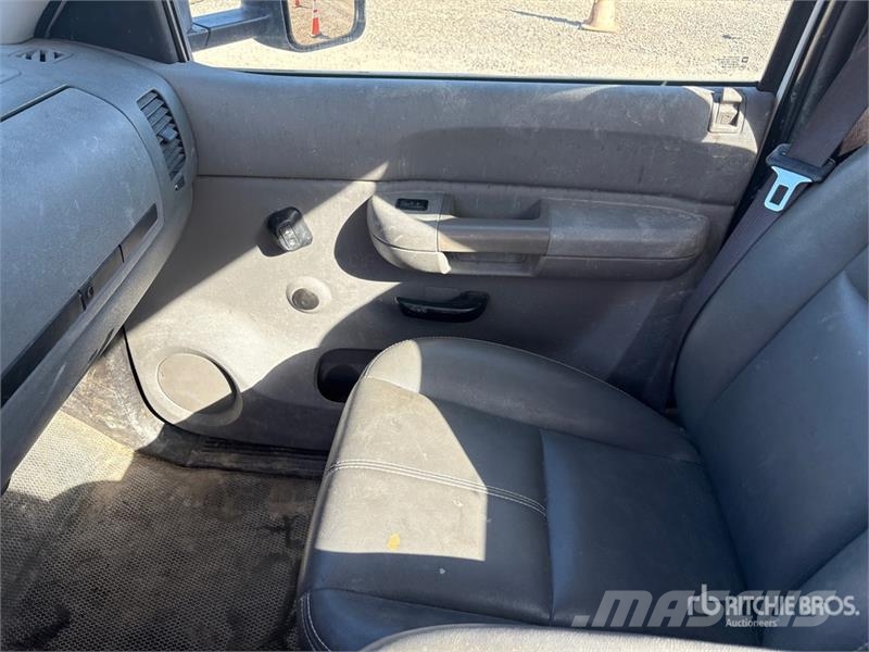 GMC Sierra 2500HD 4x2 Utility Truck Prekucniki
