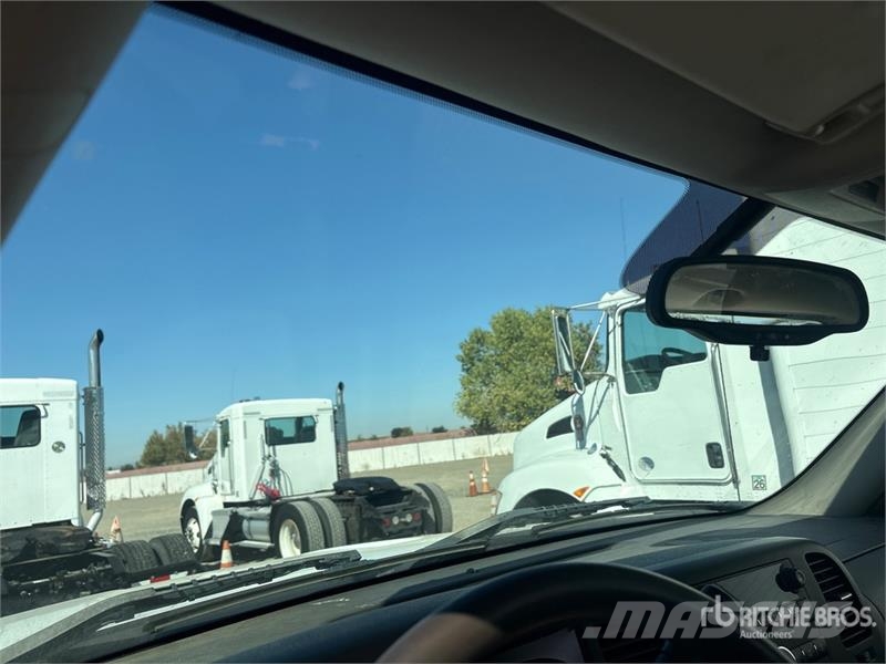 GMC Sierra 2500HD 4x2 Utility Truck 皮卡车