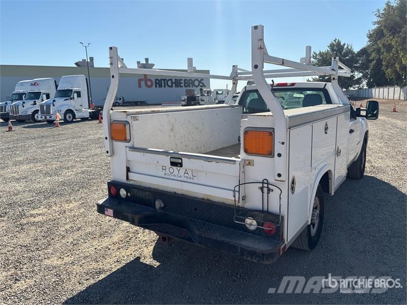 GMC Sierra 2500HD 4x2 Utility Truck Prekucniki