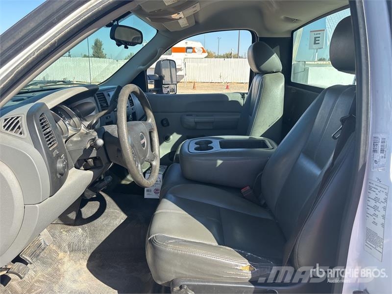 GMC Sierra 2500HD 4x2 Utility Truck Prekucniki