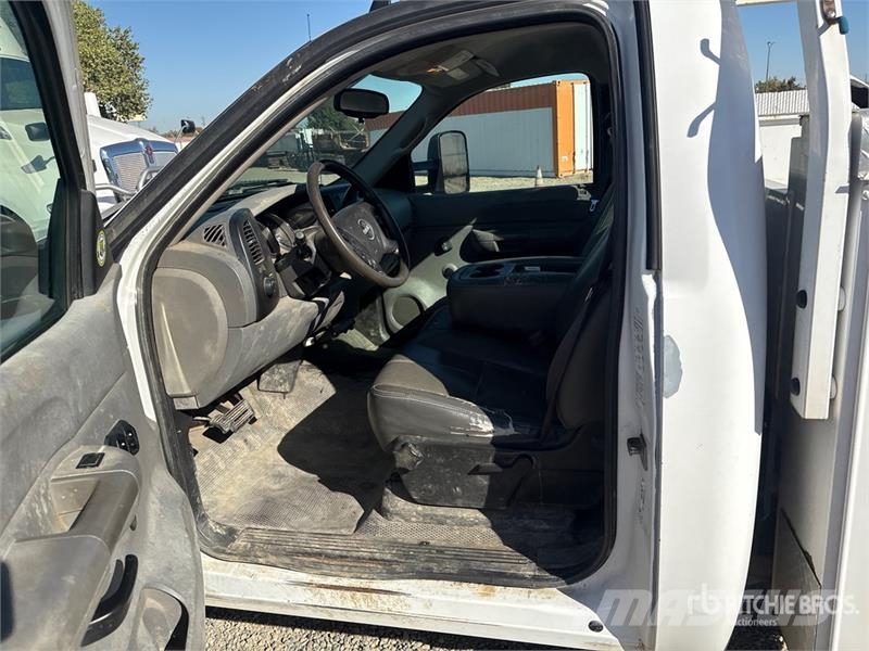 GMC Sierra 2500HD 4x2 Utility Truck Prekucniki
